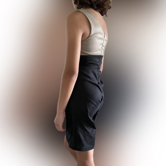 Gown - Picture 6 of 7